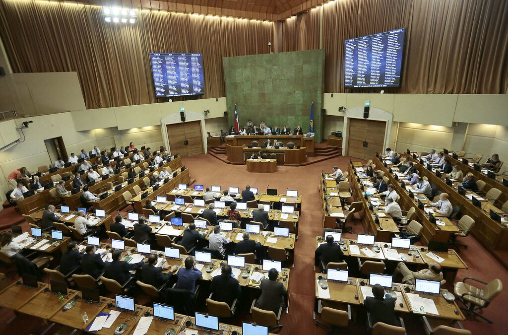 Proyecciones Elecciones Parlamentarias 2025: Análisis realizado por Factoría Pública revela posibles escenarios políticos
